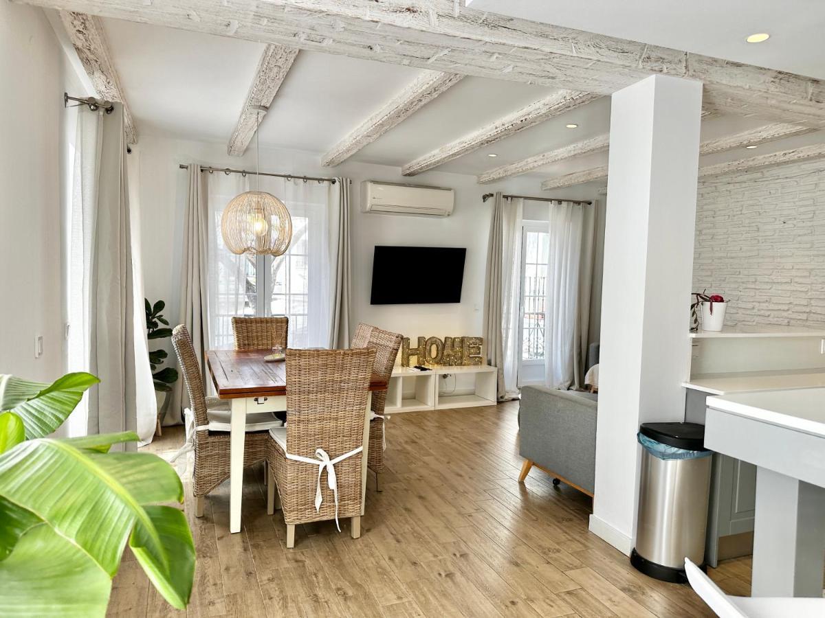 Old Town Modern Flat, 4 Minutes From Beach - Eaw Homes ماربيا المظهر الخارجي الصورة